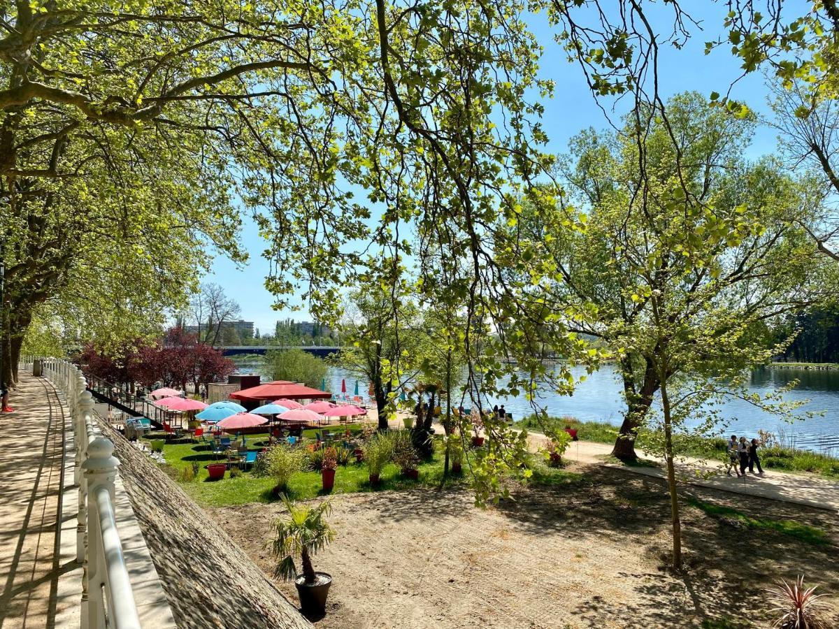 Charmant F1 Avec Terrasse Et Vue Sur Jardin Arbore - Fraicheur Naturelle Du Rez De Jardin - Parking Bellerive-sur-Allier Kültér fotó